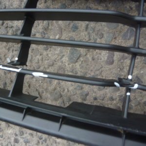 Rejilla de parachoque toyota hilux 2017 2020 – daños