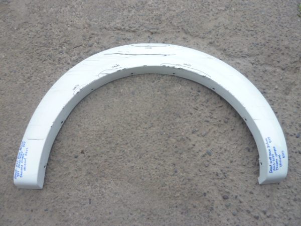 moldura paso rueda poer deluxe 2023 2024 trasera chofer daños