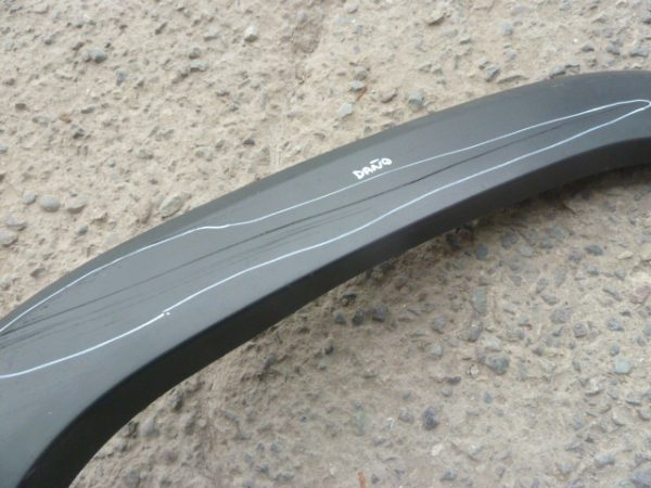 moldura paso rueda ram 700 slt 2021 2024 trasera chofer daños - Imagen 4