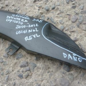 moldura de tapabarro toyota sr5 2010 2012 del copiloto daños