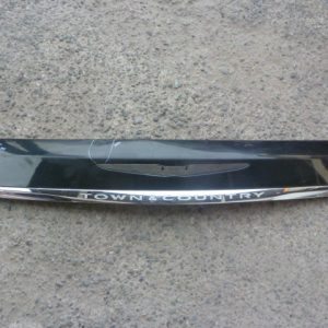 moldura de portalon chrysler town country 2013 2015 – daños