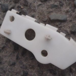 Mensula soporte mahindra genio 2012 2014 delantera copiloto