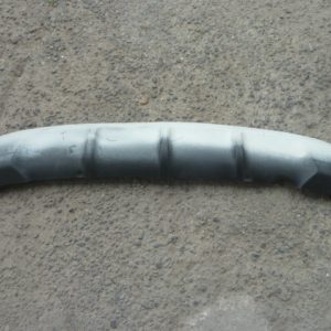 moldura rio jb sedan 2010 2011 inferior de parachoq trasero – daños