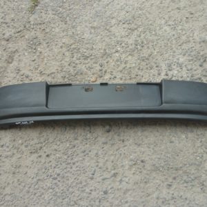 moldura toyota auris 2014 2015 inferior de parachoq trasero – daños