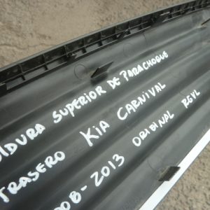 moldura kia carnival 2008 2013 superior parach trasero