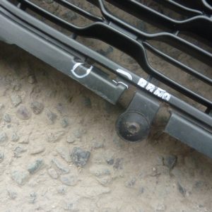 Rejilla de parachoque citroen c3 picasso 2015 2016 – daños