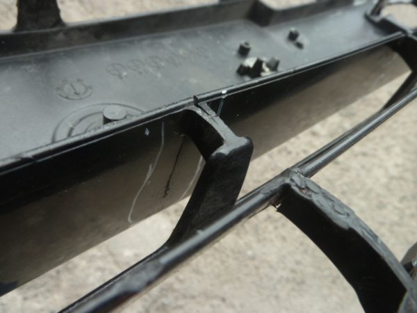 moldura rejilla mazda 3 hatchback sport 2.0 2012 2013 -. daños - Imagen 9