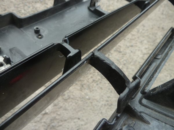 moldura rejilla mazda 3 hatchback sport 2.0 2012 2013 -. daños - Imagen 10