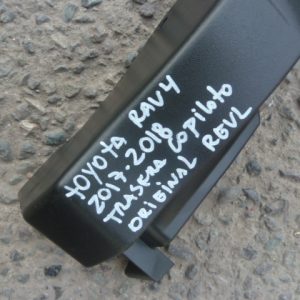 moldura toyota rav4 2017 2018 trasera copiloto – daños