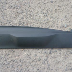 moldura tracker 2022 2024 puerta trasera chofer – daños