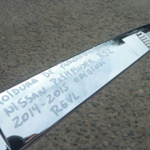 moldura cromada pathfinder r52 2014 2015 parachoque trasero daños