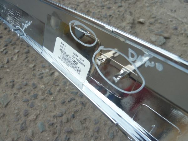 moldura cromada pathfinder r52 2014 2015 parachoque trasero daños - Imagen 5
