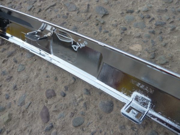 moldura cromada pathfinder r52 2014 2015 parachoque trasero daños - Imagen 9