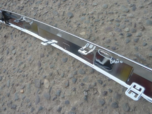 moldura cromada pathfinder r52 2014 2015 parachoque trasero daños - Imagen 10