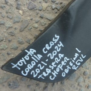 moldura toyota corolla cross 2021 2024 trasera chofer daños