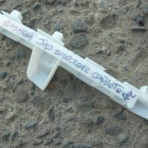 Mensula soporte nissan j10 2010 2012 delantera copiloto