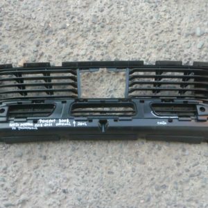 Rejilla peugeot 3008 años 2018 2021 inferior de parachoq – daños