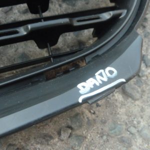 rejilla de parachoque peugeot 2008 2012 2018 – daño