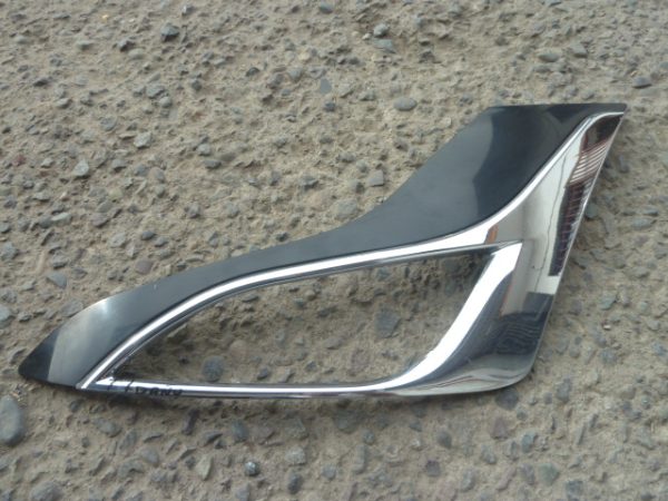 moldura tapa bisel de neblinero xuv500 2017 2020 chofer daños