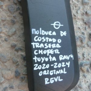 moldura toyota rav4 2020 2024 de tapabarro trasera chofer daños