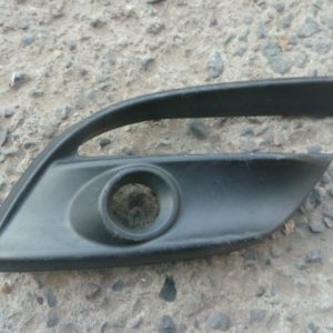 moldura bisel tapa de neblinero mazda 3 2017 2018 copiloto