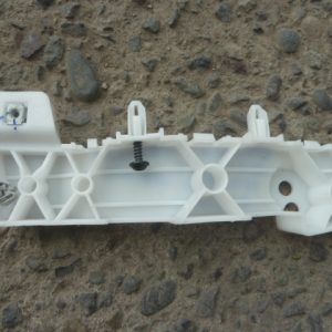 Mensula soporte chevrolet tracker 2021 2024 delantera copiloto