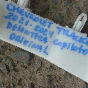 Mensula soporte chevrolet tracker 2021 2024 delantera copiloto