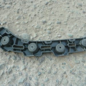 Mensula soporte guia chevrolet tracker 2021 2023 trasera chofer