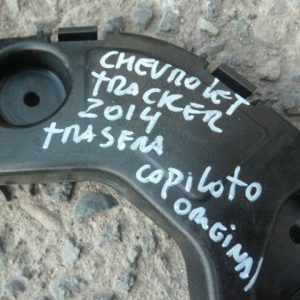 Mensula soporte guia chevrolet tracker 2014 2015 trasera copiloto