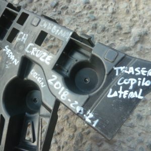 Mensula soporte chev cruze sedan 2018 2021 lateral tras copiloto