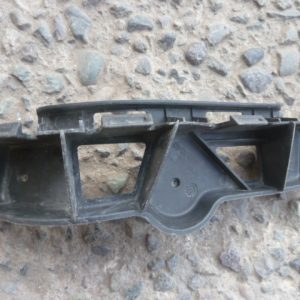 Mensula soporte chevrolet trailblazer 2021 bajo foco trasero copiloto