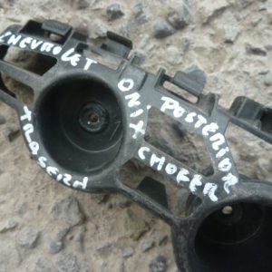 Mensula soporte chevroet onix 2017 2019 bajo foco trasero chofer