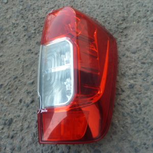 foco nissan np300 2016 2020 trasero copiloto daños