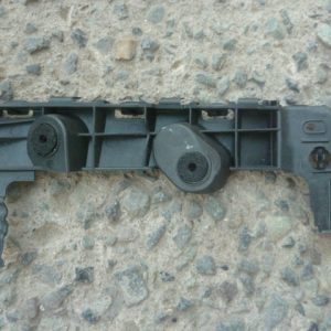 Mensula soporte chev sonic hatchback 2015 lateral tras chofer