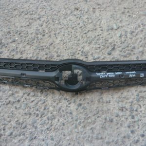 mascara toyota yaris sedan 2003 2004 2005 – daños