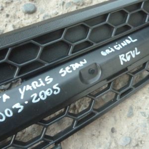 mascara toyota yaris sedan 2003 2004 2005 – daños