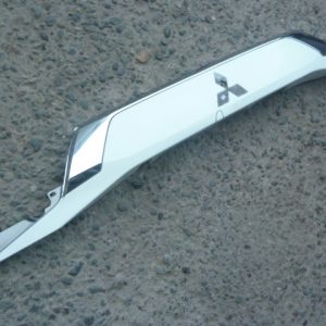 embellecedor mitsubishi outlander 2016 2023 de portalon – daños