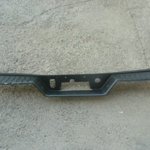 moldura silverado 2020 2021 de parachoque trasero – daños