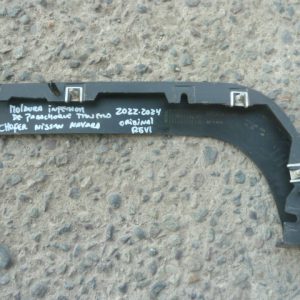 moldura navara 2022 2024 inferior de parachoque chofer – daños