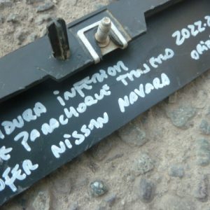 moldura navara 2022 2024 inferior de parachoque chofer – daños