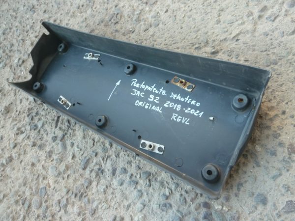 moldura porta patente jac s2 2018 2021 daños - Imagen 3