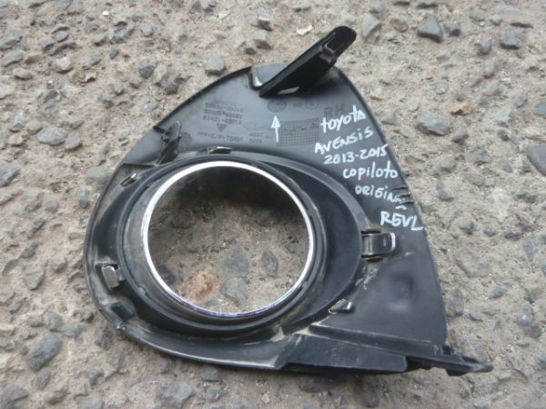 moldura tapa bisel neblinero avensis 2013 2014 2015 copiloto - Imagen 4