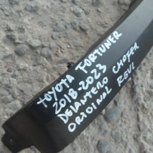 moldura toyota fortuner 2018 2023 delantera chofer