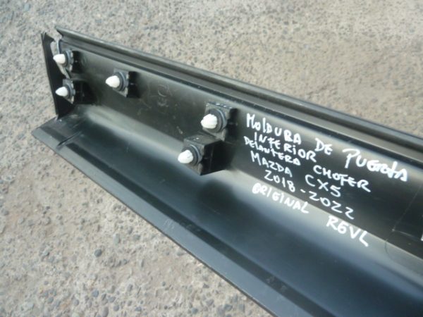 moldura mazda cx5 2018 2022  inferior puerta delant chofer daños - Imagen 5