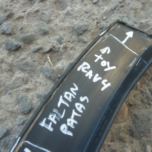 moldura rav4 2013 2015 parachoque delant copiloto daños