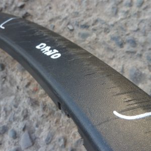 moldura rav4 2017 2018 parachoque delant copiloto daños