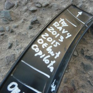 moldura rav4 2013 2015 parachoque delant copiloto daños