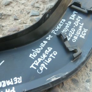 moldura toyota rav4 2020 2024 de puerta trasera copiloto