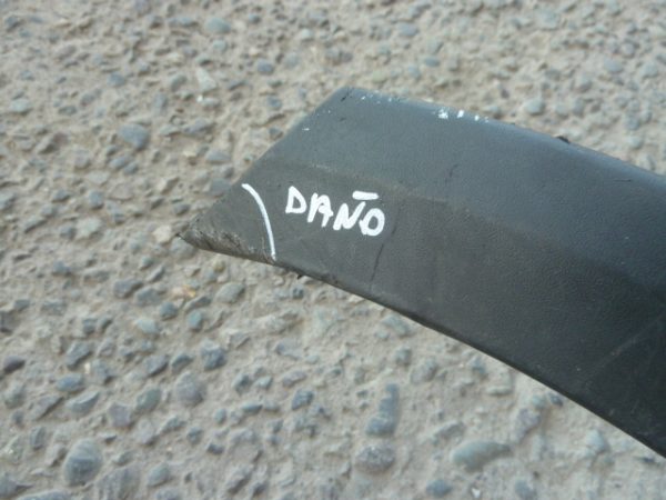 moldura seat arona 2021 2023 parach delantera copiloto daños - Imagen 5