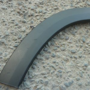 moldura tracker 2021 2023 de puerta trasera vertical chofer